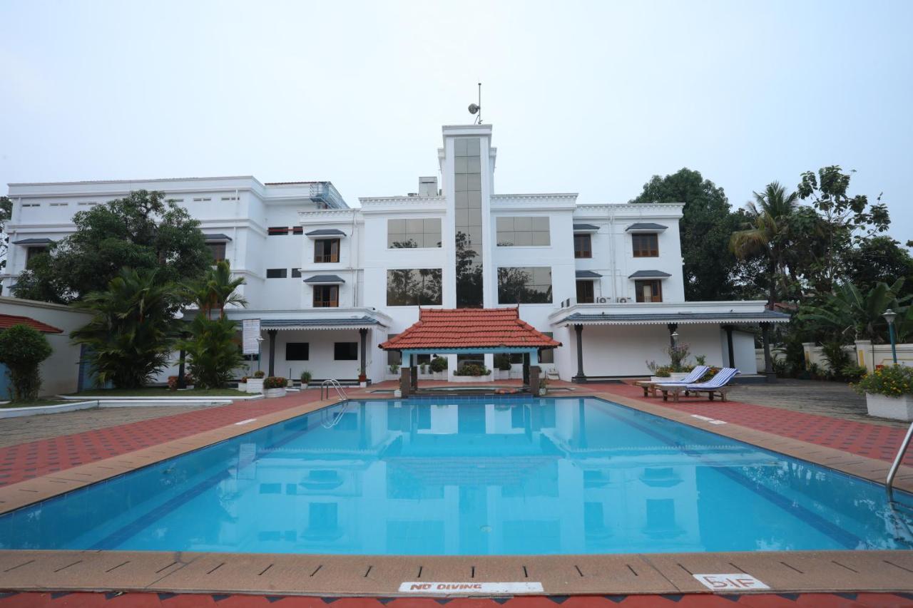 Quality Airport Hotels Nedumbassery Bagian luar foto